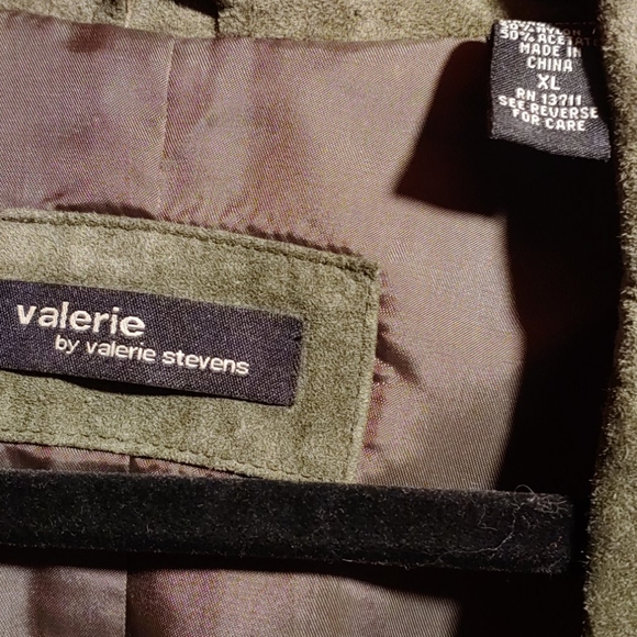 Suede suit - Picture 5 of 5